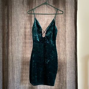 Stunning form fitting crushed velvet mini dress perfect for night out/formals